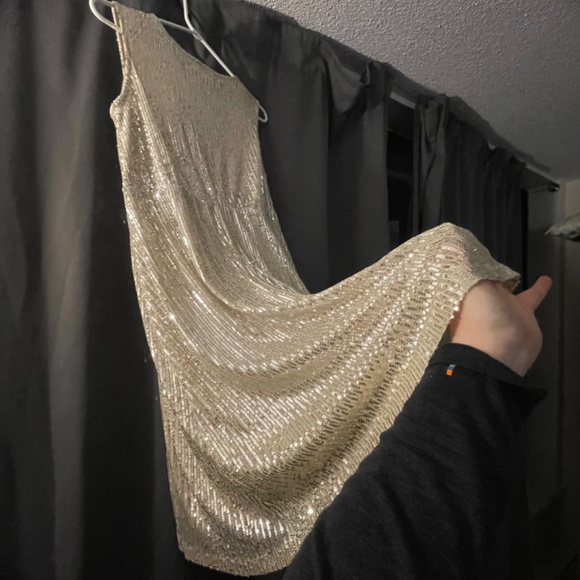 Never worn “papillon” Sequined Surplice (crossover neck line ) cocktail dress - Picture 4 of 5